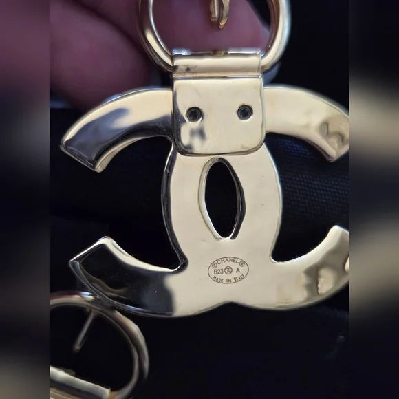 CHANEL Earrings. - Picture 5 of 7